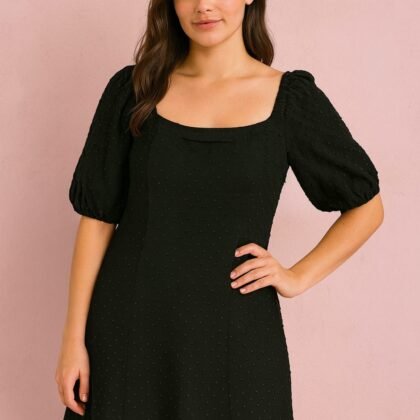 Vestido negro corto con brillos