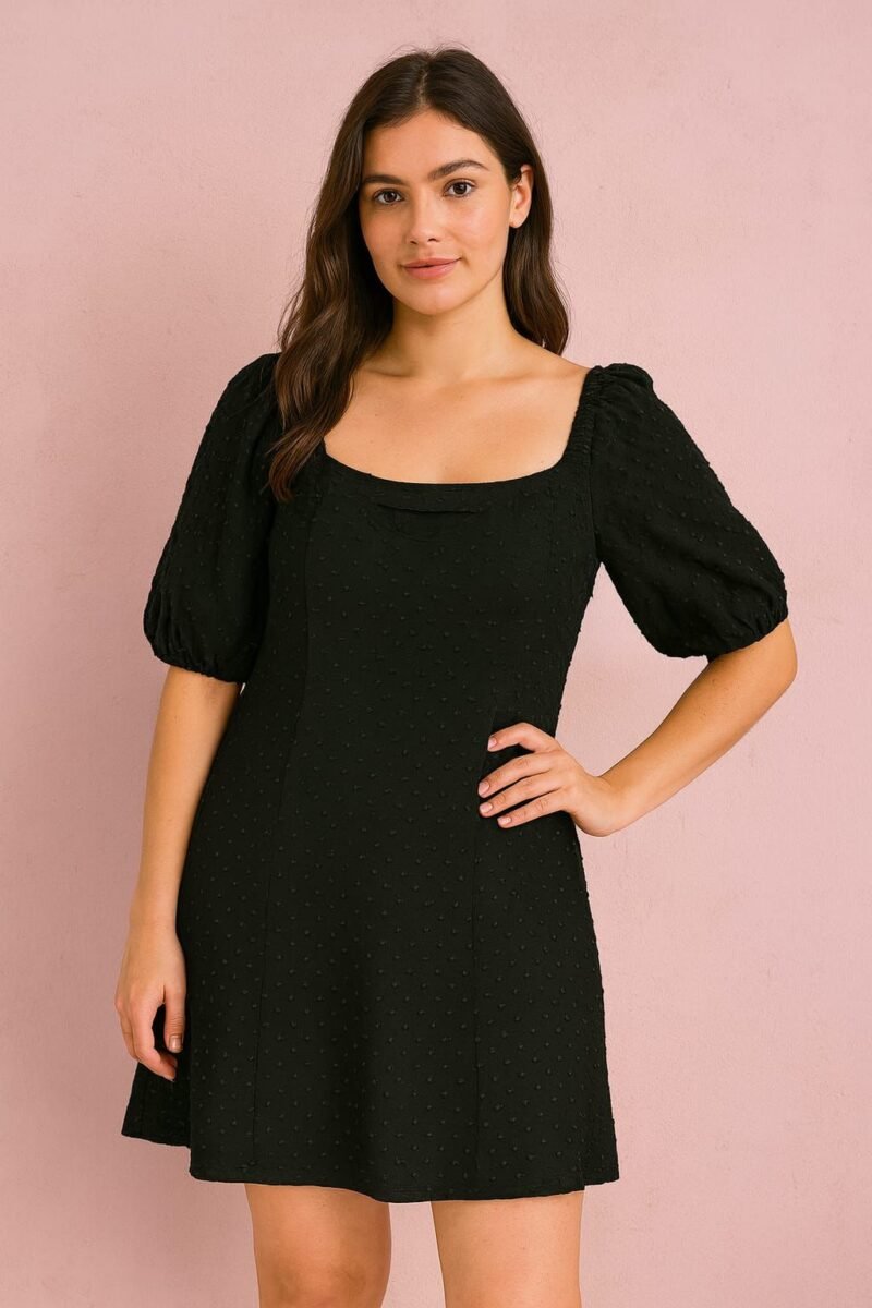 Vestido negro corto con brillos
